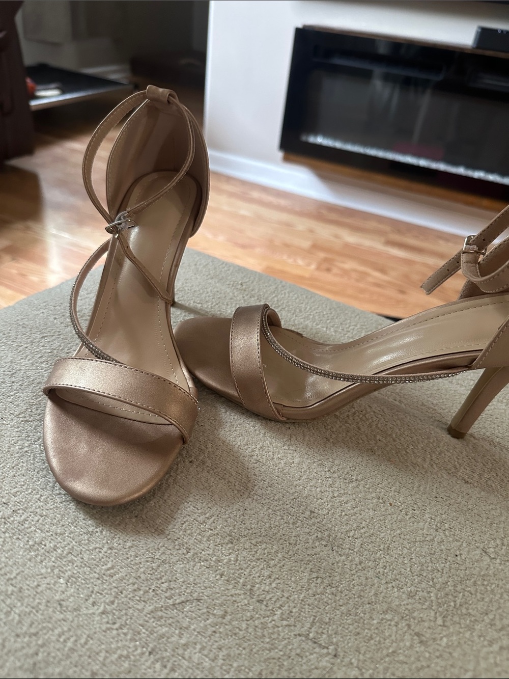 Elegant Ankle-Strap Heeled Sandals in Metallic Tan